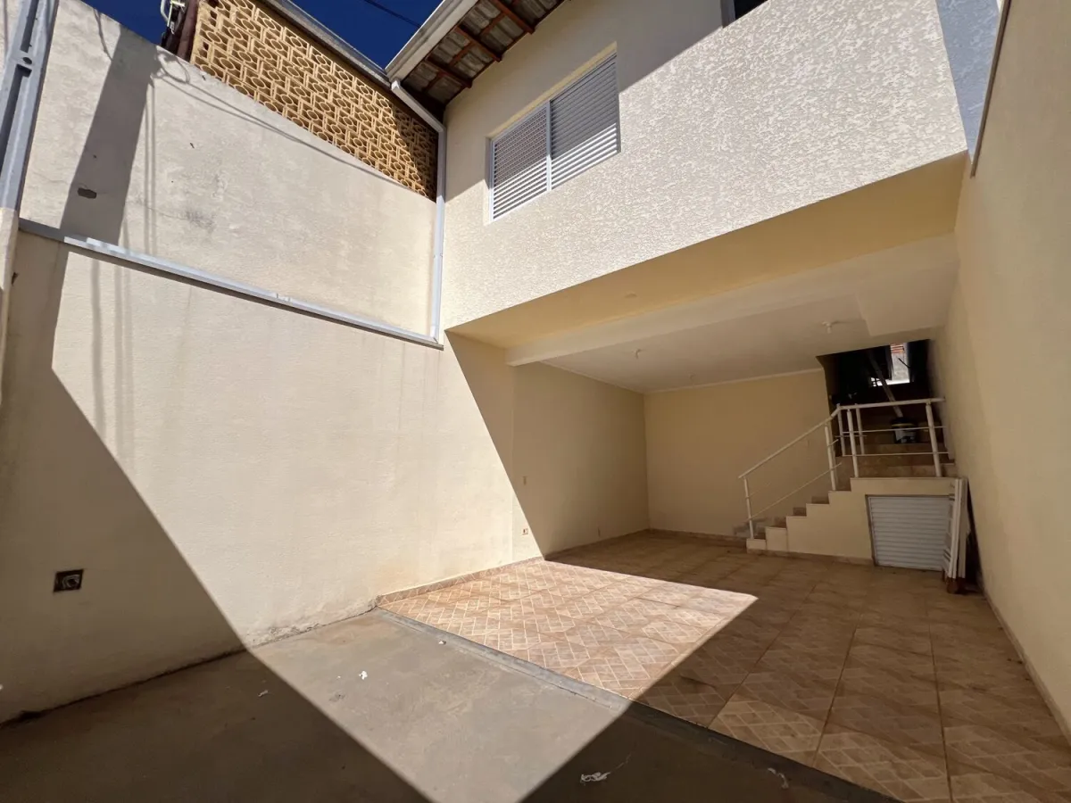Casa com 3 quartos no Jd. Alvinópolis em Atibaia