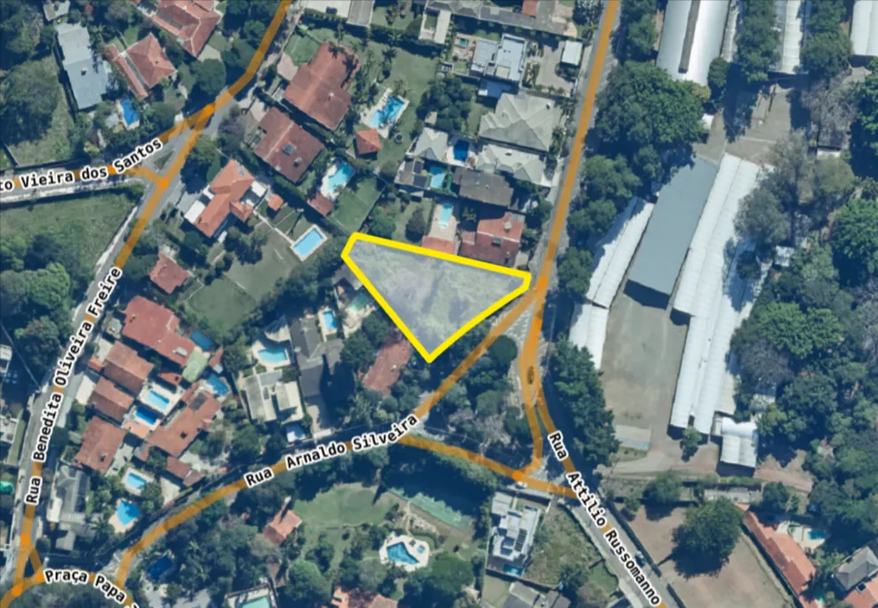 Terreno em frente ao Parque Edmundo Zanoni em Atibaia